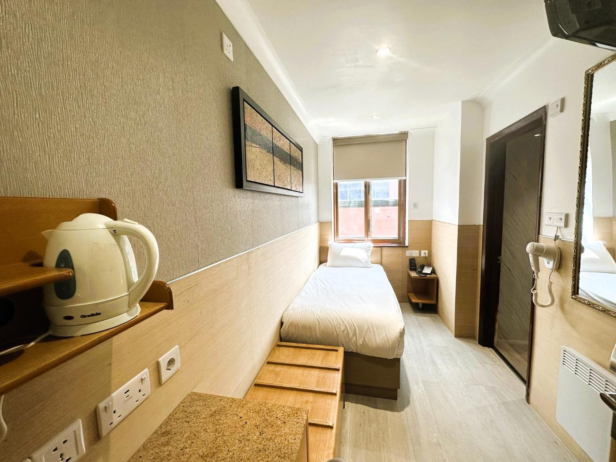 Eurotraveller Hotel- Express Лондон Екстер'єр фото