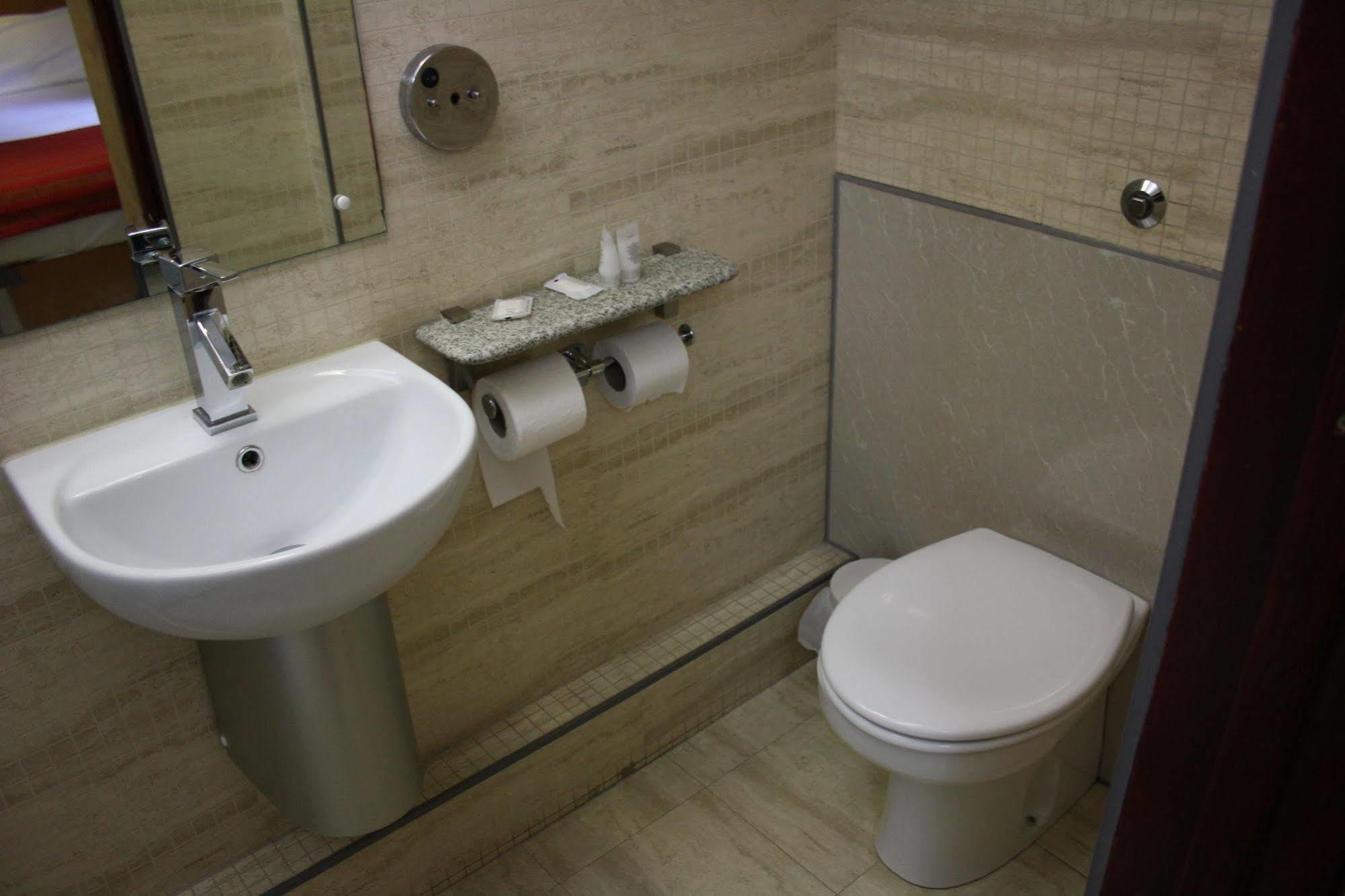 Eurotraveller Hotel- Express Лондон Екстер'єр фото