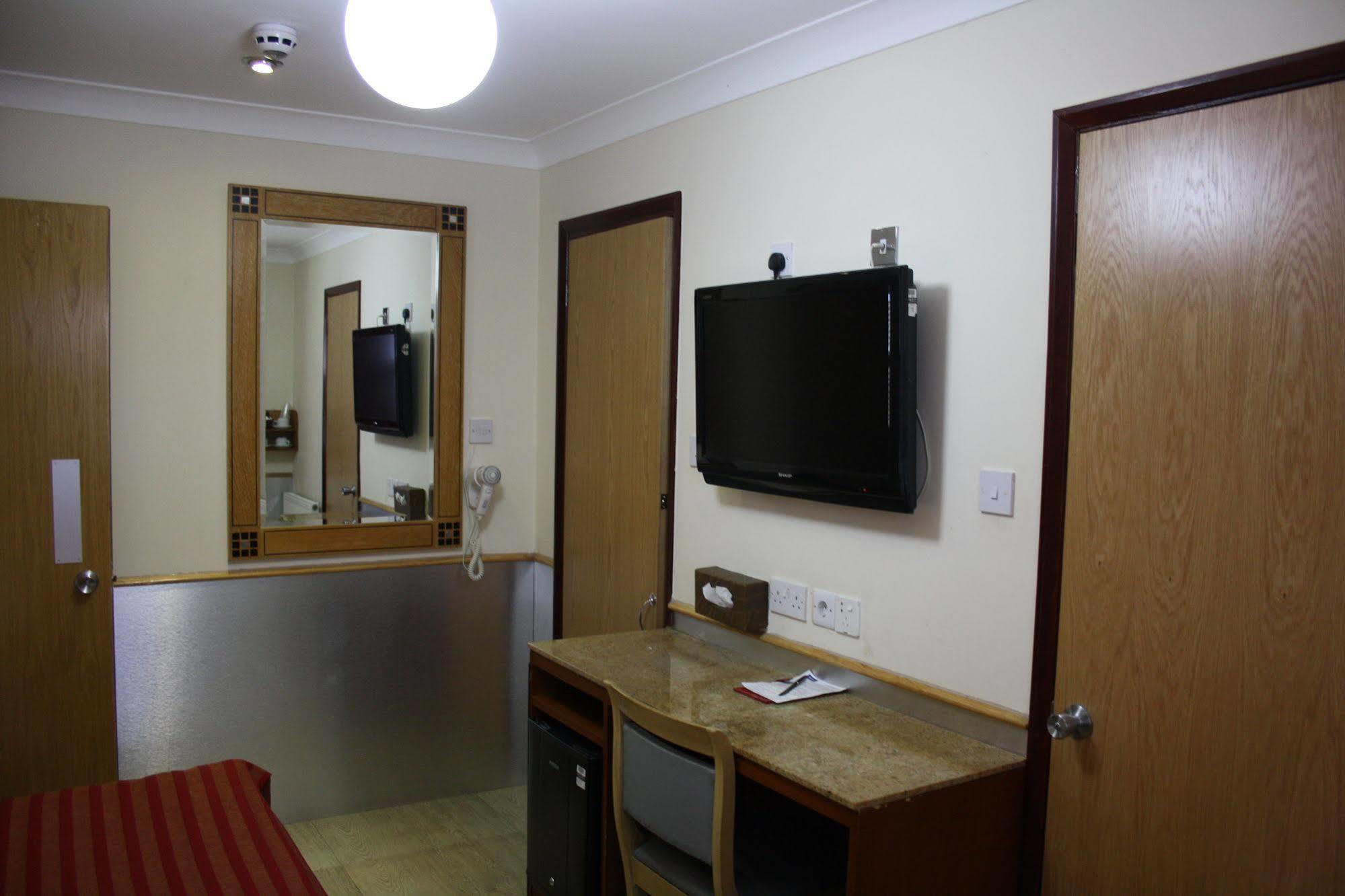 Eurotraveller Hotel- Express Лондон Екстер'єр фото